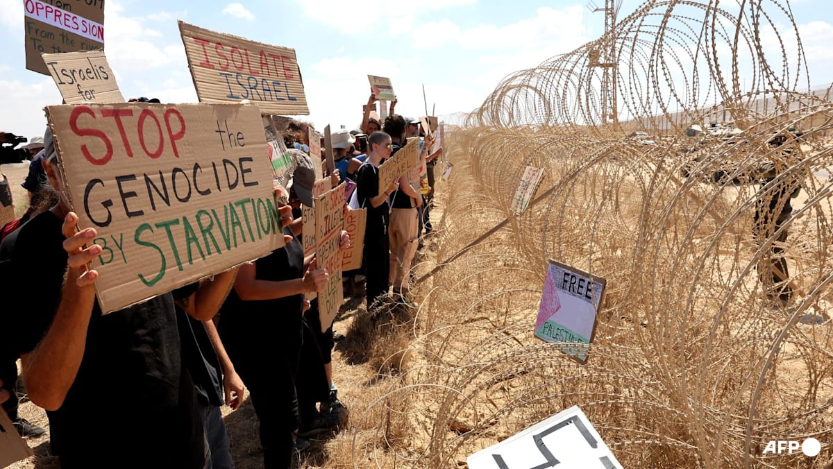 Hamas warns hostages face fate of missing pilot if Israel assault continues